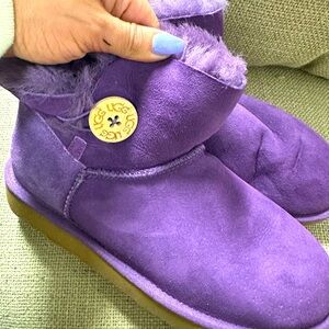 Used purple Ugg short boots